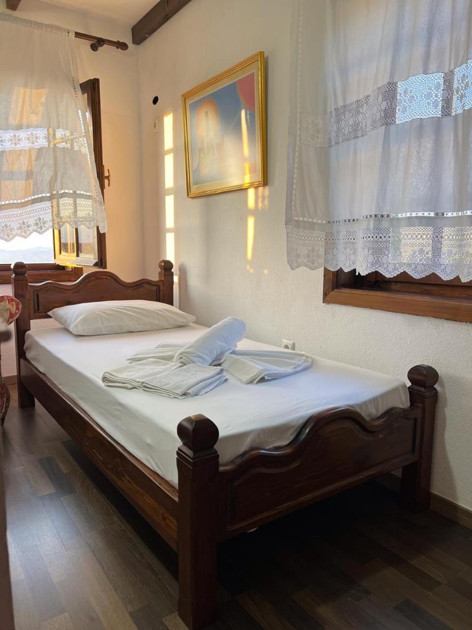 Pjetri House Hotel Berat Buitenkant foto
