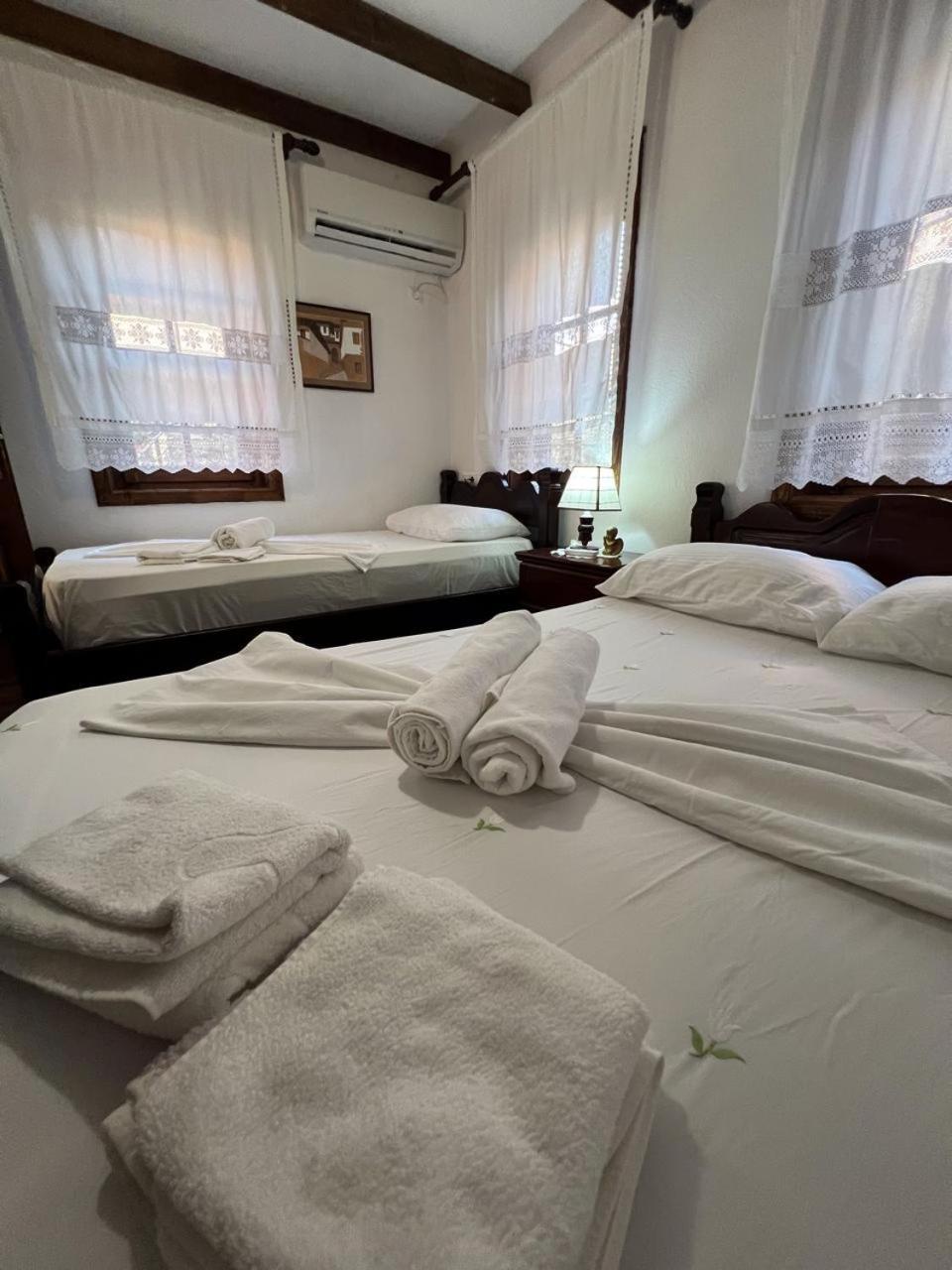 Pjetri House Hotel Berat Buitenkant foto