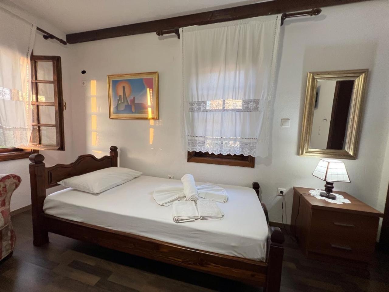 Pjetri House Hotel Berat Buitenkant foto