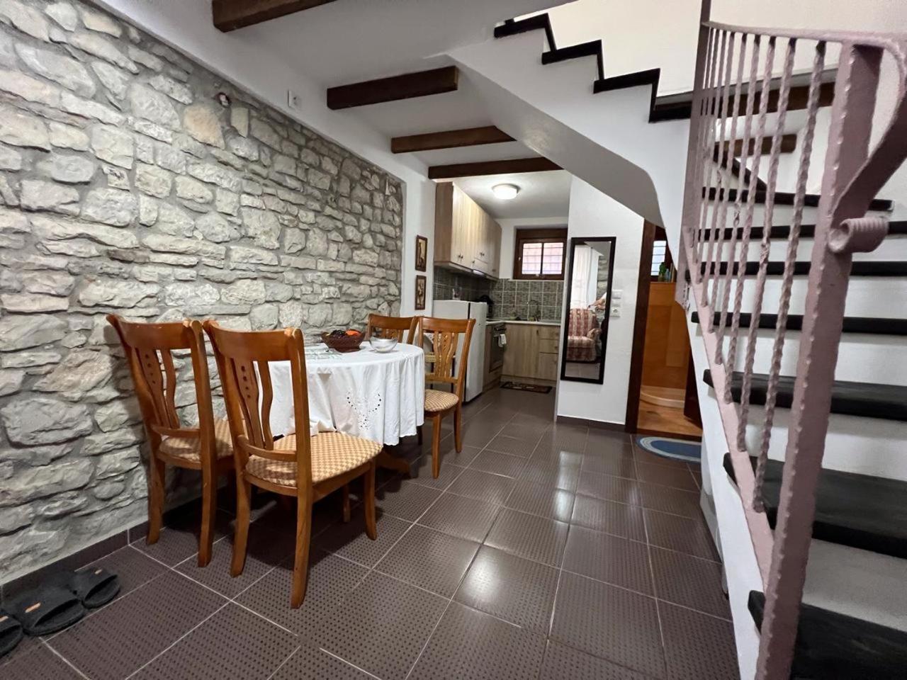 Pjetri House Hotel Berat Buitenkant foto