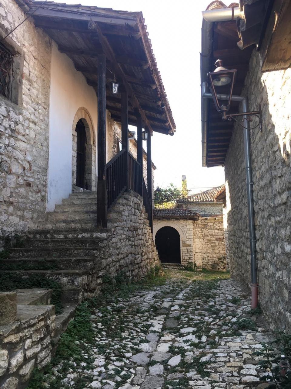 Pjetri House Hotel Berat Buitenkant foto