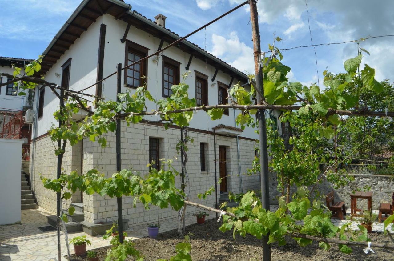 Pjetri House Hotel Berat Buitenkant foto